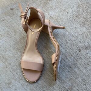 Coach 7.5 strap pump  nude color brand new
